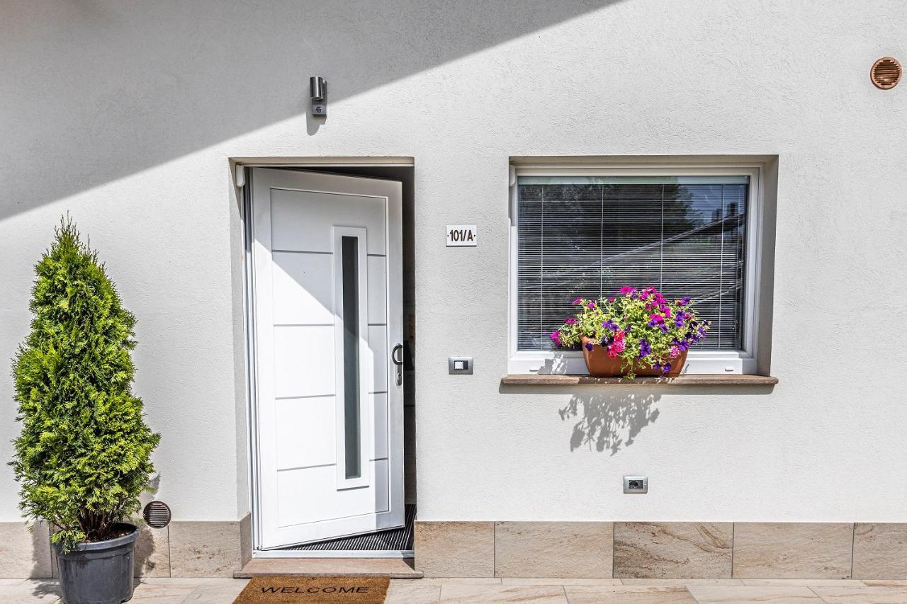 A&G Apartment Aosta - Elegante Casa 100 Mq Su Due Piani Con Wi-Fi-Giardino-Parcheggio Luaran gambar